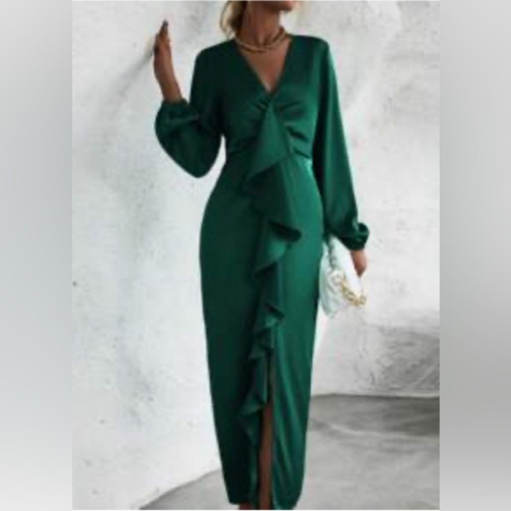 Deep Green Gorgeous! This emerald beauty will turn heads!